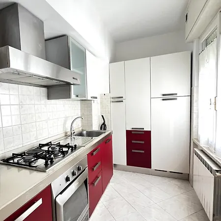 Appartement Bilocale Con Parcheggio Privato Vicino La Stazione