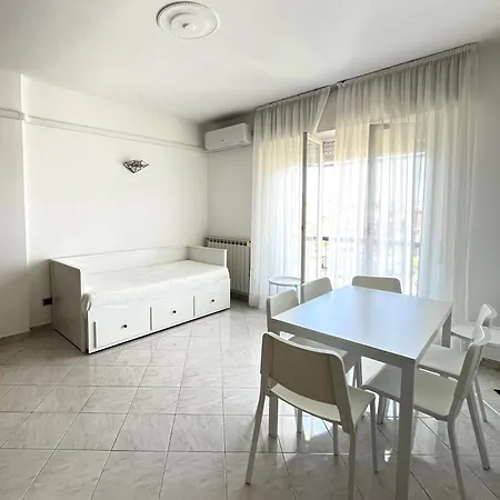 Bilocale Con Parcheggio Privato Vicino La Stazione Appartement *