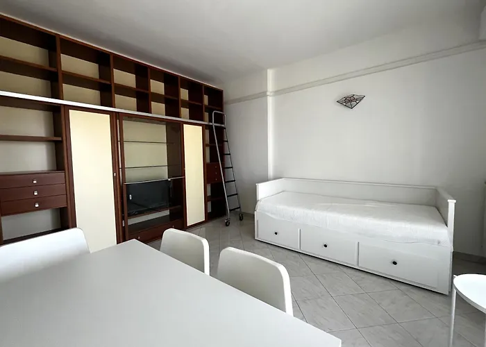 Bilocale Con Parcheggio Privato Vicino La Stazione Appartement